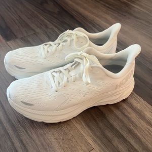 **SOLD Hoka Clifton 8
